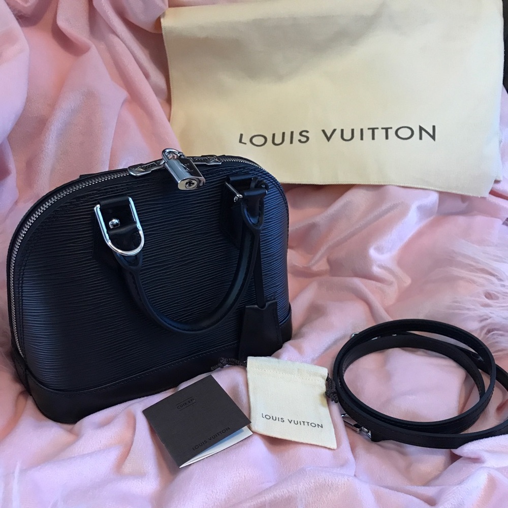 New Louis Vuitton alma B.B. in black ♥️